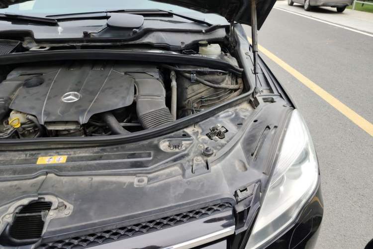 Used Mercedes-Benz R-Class 2014 R 320 4MATIC Business Model Engine Bay Left