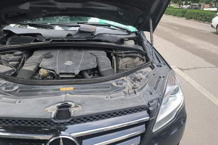 Used Mercedes-Benz R-Class 2014 R 320 4MATIC Business Model Engine Bay Left