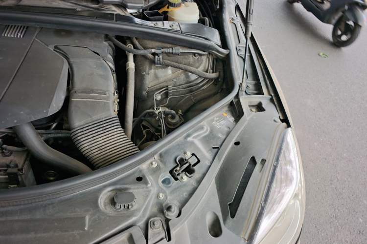 Used Mercedes-Benz R-Class 2014 R 320 4MATIC Business Model Engine Bay Left