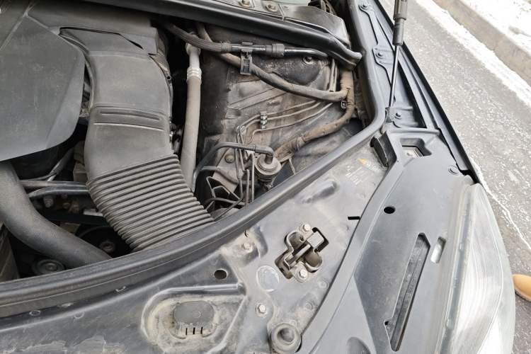 Used Mercedes-Benz R-Class 2014 R 400 4MATIC Business Model Engine Bay Left