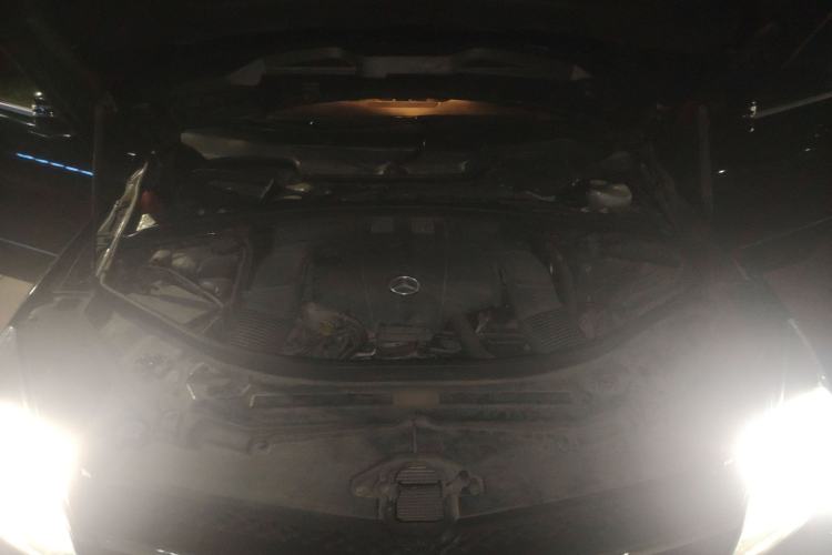 Used Mercedes-Benz R-Class 2014 R 320 4MATIC Business Model Engine Bay