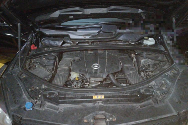Used Mercedes-Benz R-Class 2014 R 400 4MATIC Business Model Engine Bay