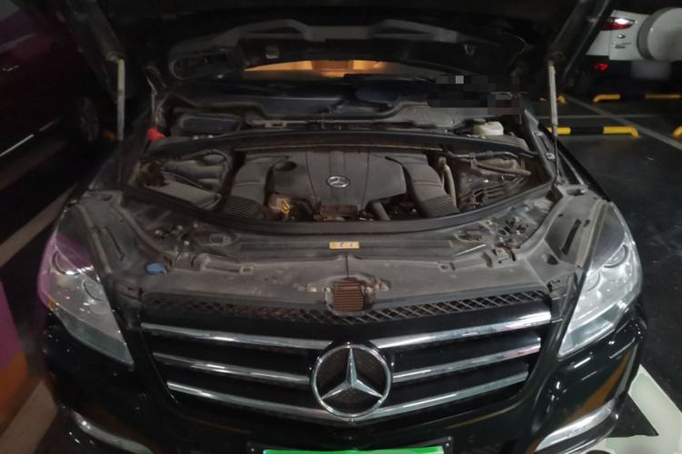 Used Mercedes-Benz R-Class 2014 R 320 4MATIC Business Model Engine Bay