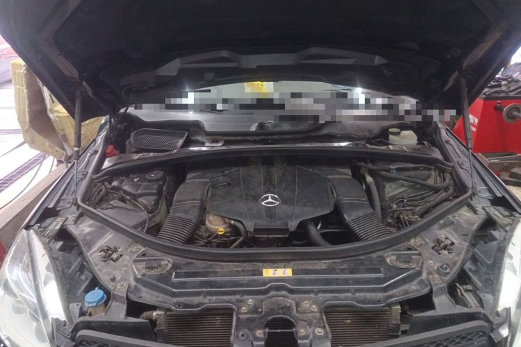 Used Mercedes-Benz R-Class 2014 R 320 4MATIC Luxury Model Engine Bay