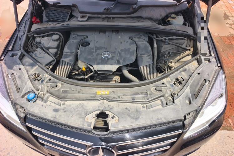 Used Mercedes-Benz R-Class 2014 R 320 4MATIC Luxury Model Engine Bay