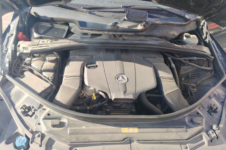 Used Mercedes-Benz R-Class 2014 R 320 4MATIC Business Model Engine Bay