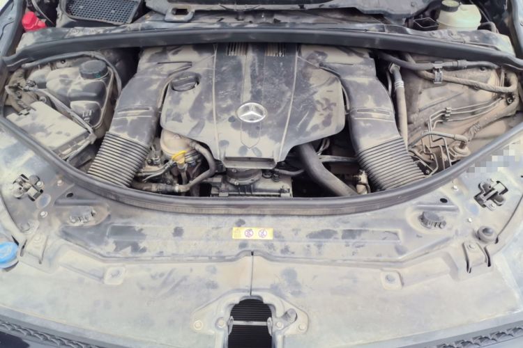 Used Mercedes-Benz R-Class 2014 R 320 4MATIC Business Model Engine Bay