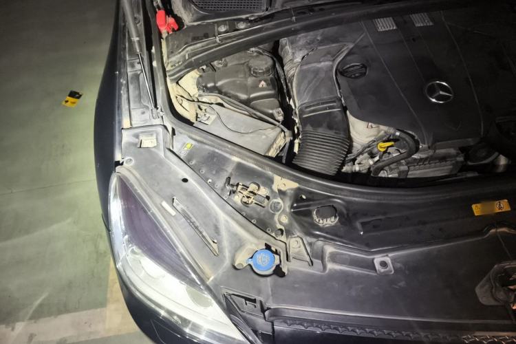 Used Mercedes-Benz R-Class 2014 R 320 4MATIC Business Model Engine Bay Right