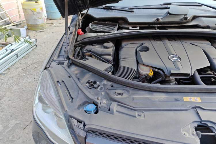 Used Mercedes-Benz R-Class 2014 R 320 4MATIC Luxury Model Engine Bay Right