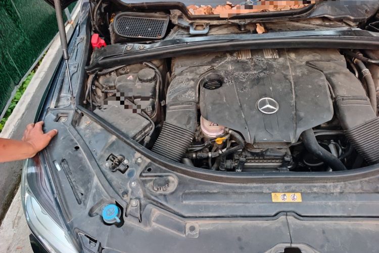 Used Mercedes-Benz R-Class 2014 R 320 4MATIC Luxury Model Engine Bay Right
