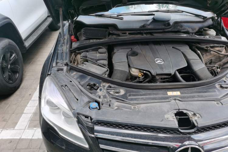 Used Mercedes-Benz R-Class 2014 R 320 4MATIC Business Model Engine Bay Right