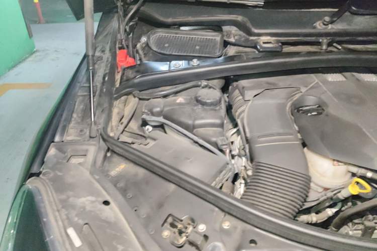Used Mercedes-Benz R-Class 2014 R 320 4MATIC Business Model Engine Bay Right