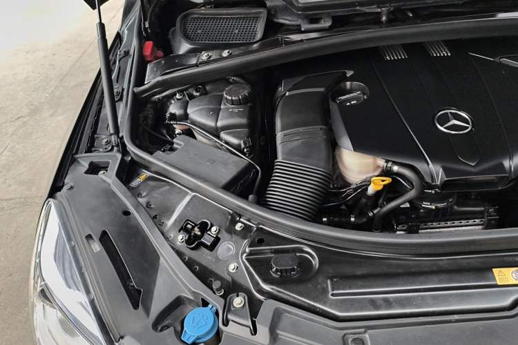 Used Mercedes-Benz R-Class 2014 R 320 4MATIC Business Model Engine Bay Right