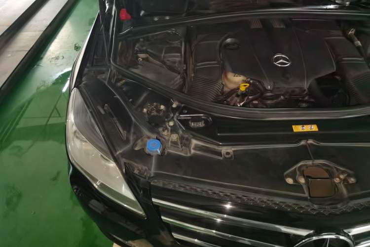 Used Mercedes-Benz R-Class 2014 R 320 4MATIC Business Model Engine Bay Right