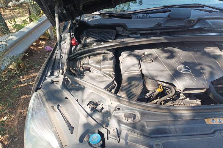 Used Mercedes-Benz R-Class 2014 R 320 4MATIC Luxury Model Engine Bay Right