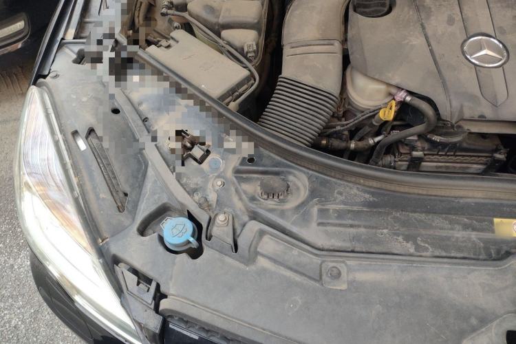 Used Mercedes-Benz R-Class 2014 R 320 4MATIC Luxury Model Engine Bay Right