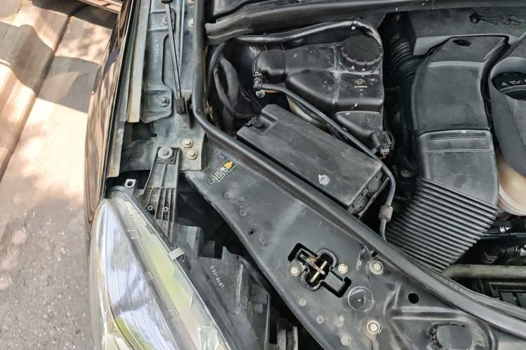 Used Mercedes-Benz R-Class 2014 R 320 4MATIC Business Model Engine Bay Right