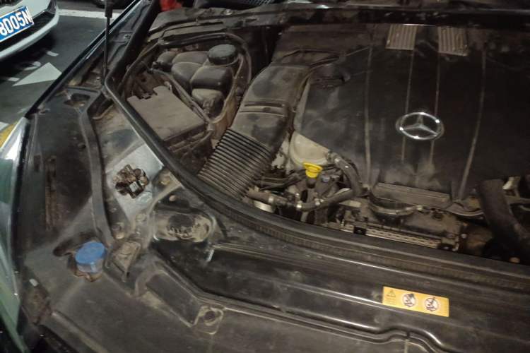 Used Mercedes-Benz R-Class 2014 R 320 4MATIC Business Model Engine Bay Right
