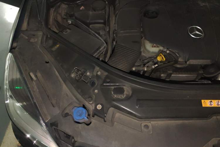 Used Mercedes-Benz R-Class 2014 R 320 4MATIC Business Model Engine Bay Right
