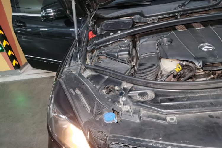 Used Mercedes-Benz R-Class 2014 R 320 4MATIC Business Model Engine Bay Right
