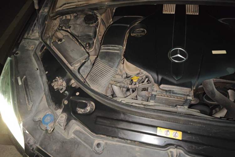 Used Mercedes-Benz R-Class 2014 R 400 4MATIC Business Model Engine Bay Right