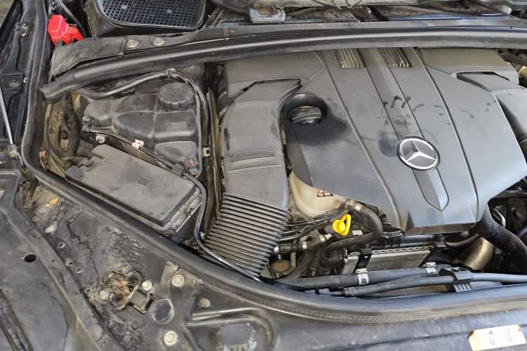 Used Mercedes-Benz R-Class 2014 R 320 4MATIC Business Model Engine Bay Right