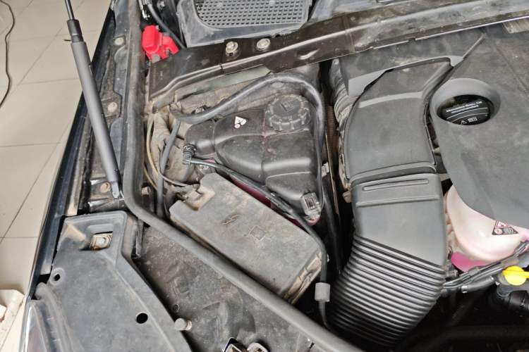 Used Mercedes-Benz R-Class 2014 R 320 4MATIC Business Model Engine Bay Right