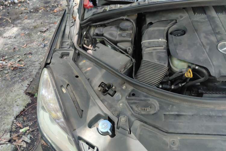 Used Mercedes-Benz R-Class 2014 R 320 4MATIC Luxury Model Engine Bay Right