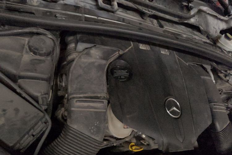 Used Mercedes-Benz R-Class 2014 R 320 4MATIC Business Model Engine Bay Right