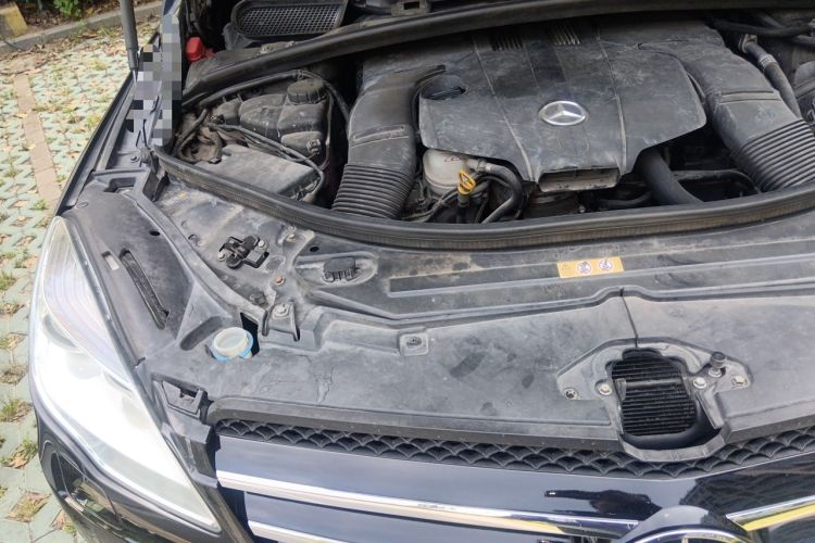 Used Mercedes-Benz R-Class 2014 R 320 4MATIC Luxury Model Engine Bay Right