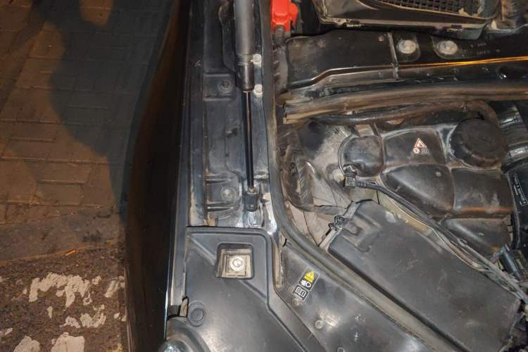 Used Mercedes-Benz R-Class 2014 R 320 4MATIC Business Model Engine Bay Right