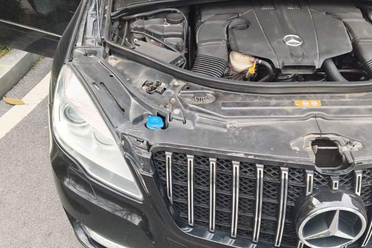 Used Mercedes-Benz R-Class 2014 R 320 4MATIC Business Model Engine Bay Right