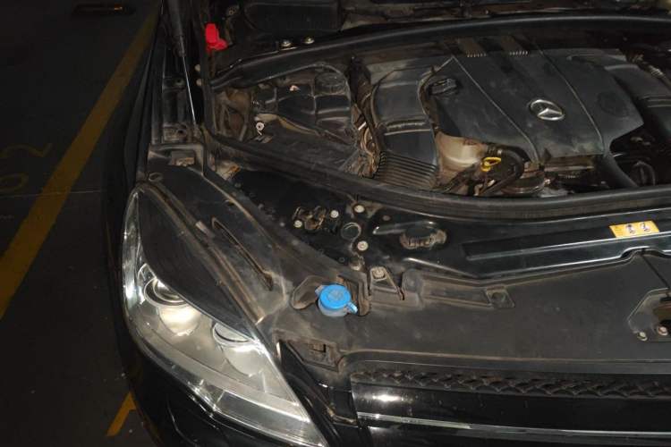 Used Mercedes-Benz R-Class 2014 R 320 4MATIC Business Model Engine Bay Right