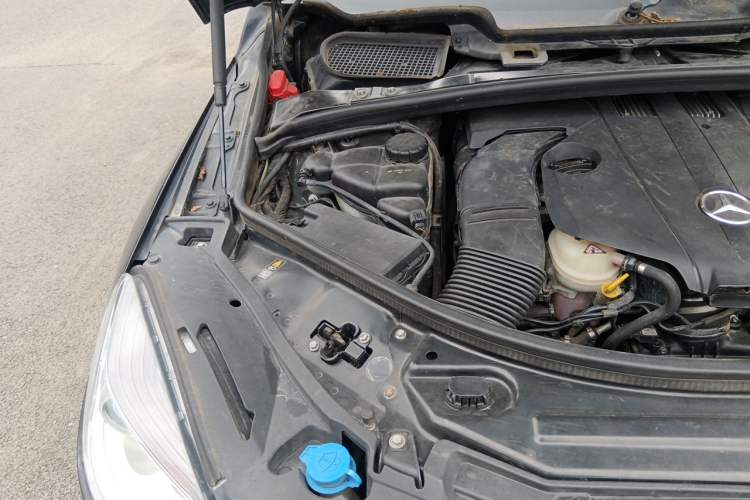 Used Mercedes-Benz R-Class 2014 R 400 4MATIC Business Model Engine Bay Right