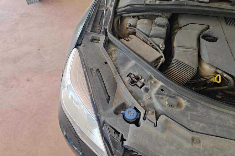 Used Mercedes-Benz R-Class 2014 R 320 4MATIC Business Model Engine Bay Right
