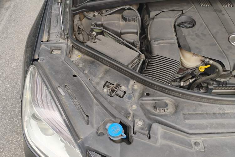 Used Mercedes-Benz R-Class 2014 R 320 4MATIC Business Model Engine Bay Right