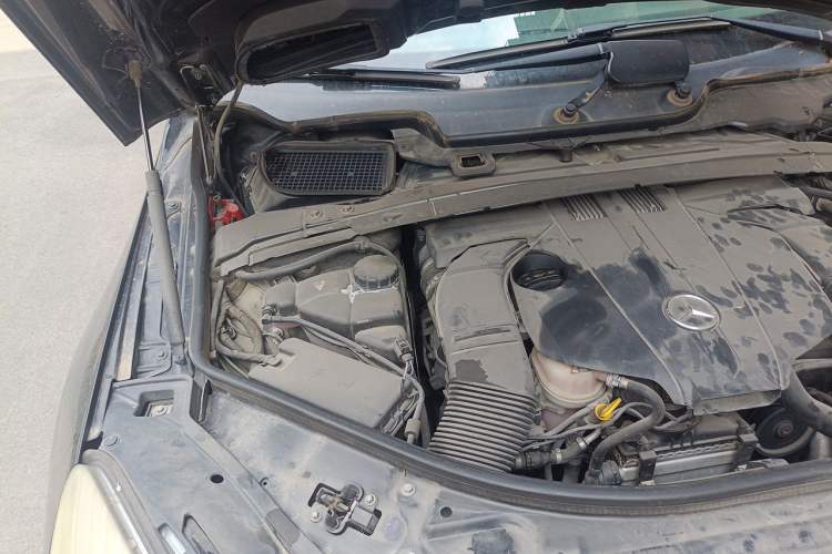 Used Mercedes-Benz R-Class 2014 R 400 4MATIC Business Model Engine Bay Right