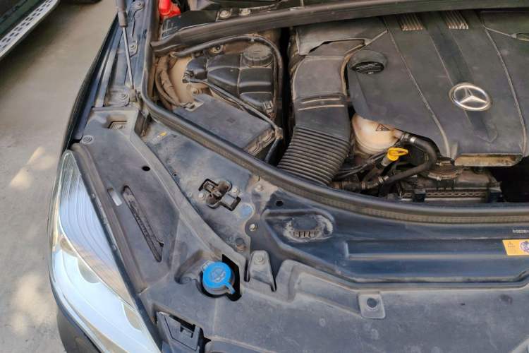 Used Mercedes-Benz R-Class 2014 R 320 4MATIC Business Model Engine Bay Right