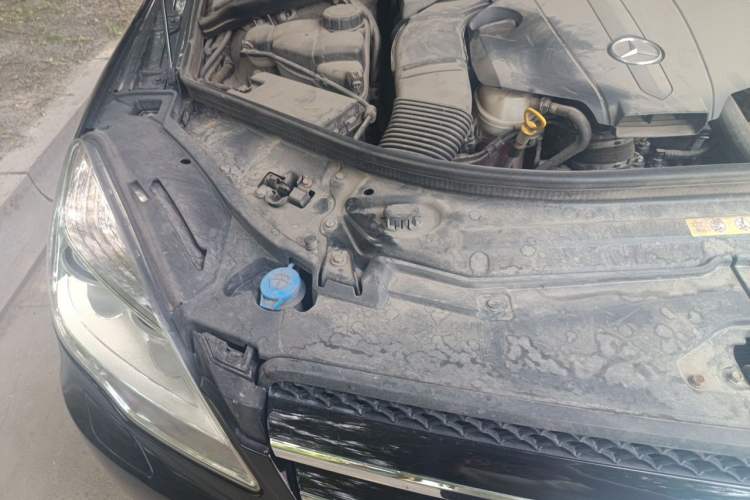 Used Mercedes-Benz R-Class 2014 R 320 4MATIC Luxury Model Engine Bay Right