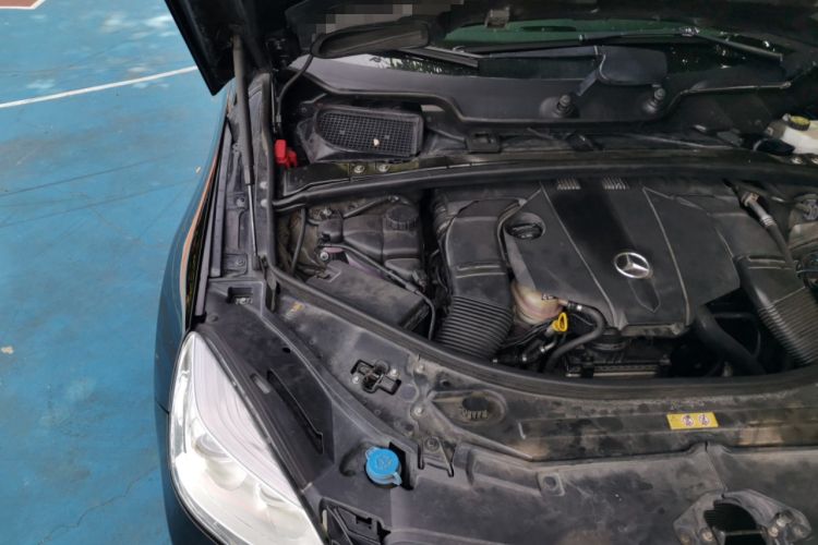 Used Mercedes-Benz R-Class 2014 R 320 4MATIC Luxury Model Engine Bay Right