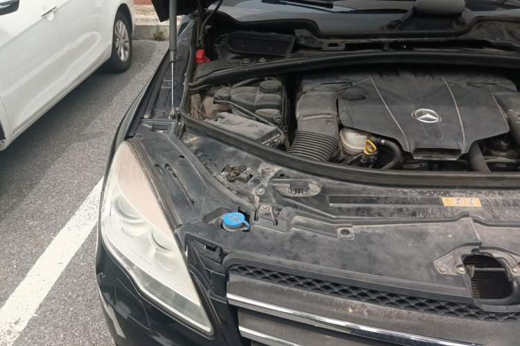 Used Mercedes-Benz R-Class 2014 R 320 4MATIC Business Model Engine Bay Right