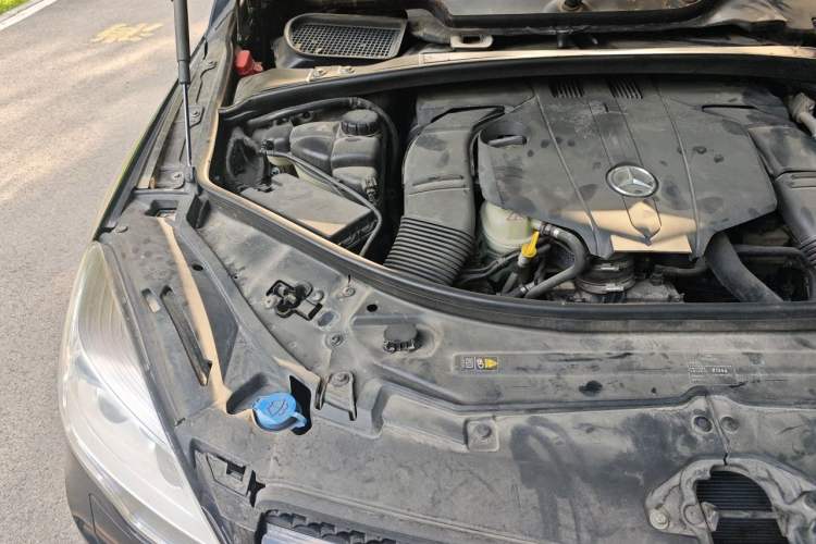 Used Mercedes-Benz R-Class 2014 R 320 4MATIC Business Model Engine Bay Right