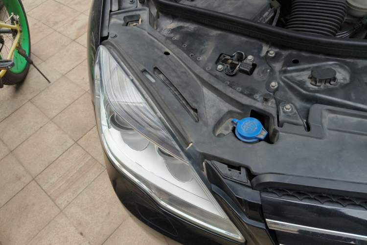 Used Mercedes-Benz R-Class 2014 R 320 4MATIC Business Model Engine Bay Right