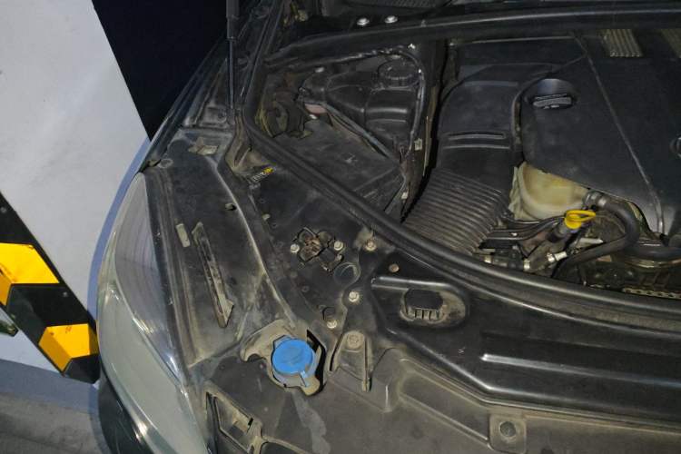 Used Mercedes-Benz R-Class 2014 R 400 4MATIC Business Model Engine Bay Right