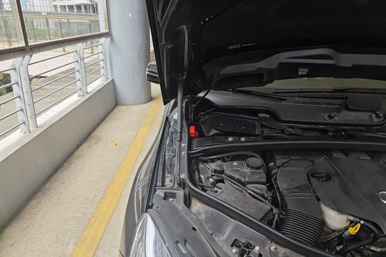 Used Mercedes-Benz R-Class 2014 R 320 4MATIC Business Model Engine Bay Right