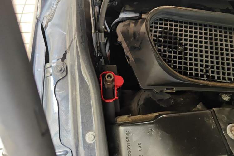 Used Mercedes-Benz R-Class 2014 R 320 4MATIC Business Model Engine Bay Right