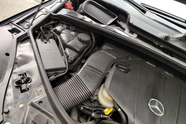 Used Mercedes-Benz R-Class 2014 R 320 4MATIC Business Model Engine Bay Right