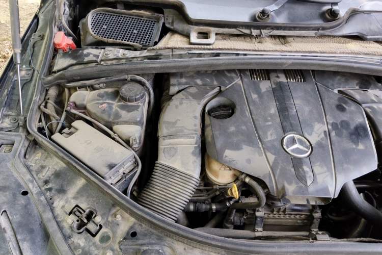 Used Mercedes-Benz R-Class 2014 R 400 4MATIC Business Model Engine Bay Right