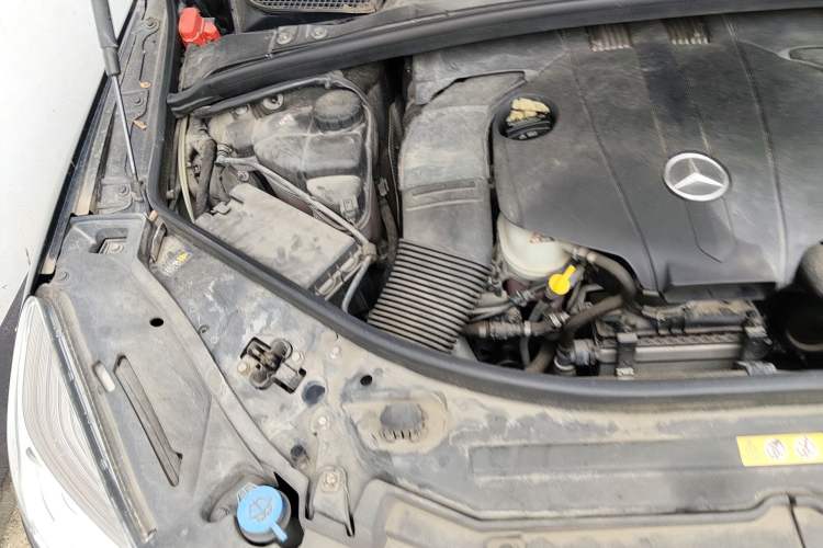 Used Mercedes-Benz R-Class 2014 R 320 4MATIC Business Model Engine Bay Right