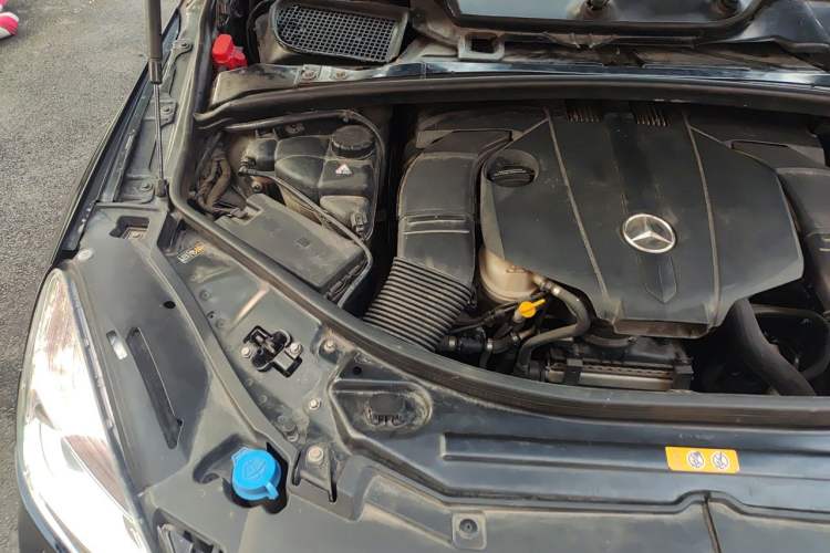 Used Mercedes-Benz R-Class 2014 R 320 4MATIC Business Model Engine Bay Right